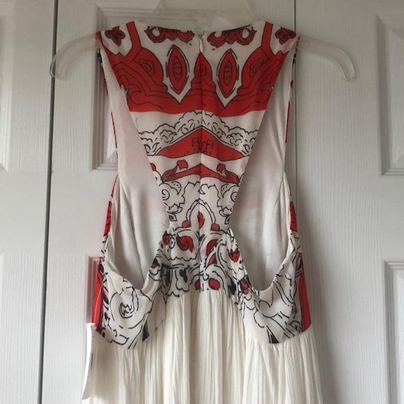 NWT Women's Fashion Week Red Scarf Print Maxi - Picture 6 of 6